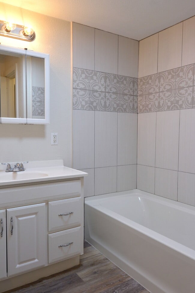 Building Photo - Cozy & Charming 2-Bedroom Apartment in Cheyenne – All Utilities Included!