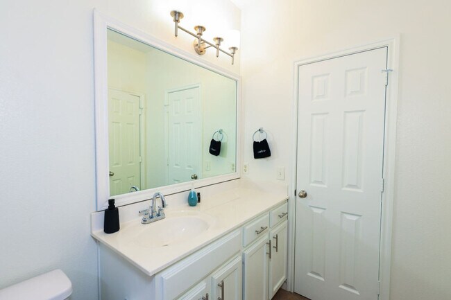 Building Photo - 2418 Allred Dr