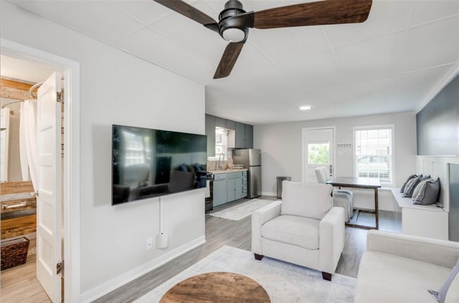 Building Photo - 5000 Lynndale Dr