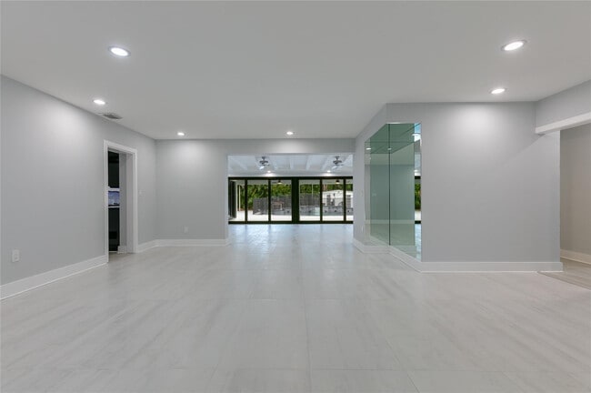 Building Photo - 13401 SW 83rd Ave