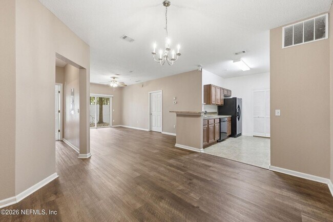 Building Photo - Ground Floor 2 bedroom 2 bathroom Condo in Gated Community with Amenities