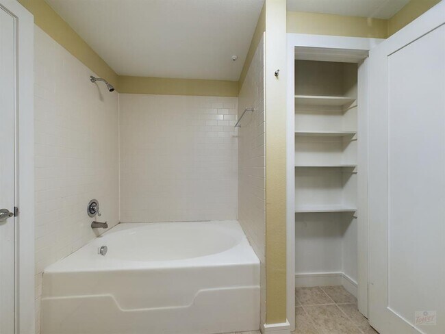 Building Photo - 3016 Guadalupe St