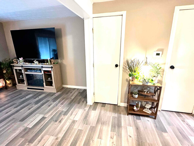 Building Photo - 4587 Timberline Ct