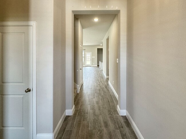 Building Photo - Gorgeous 4-Bedroom Home in Woodbridge Esta...