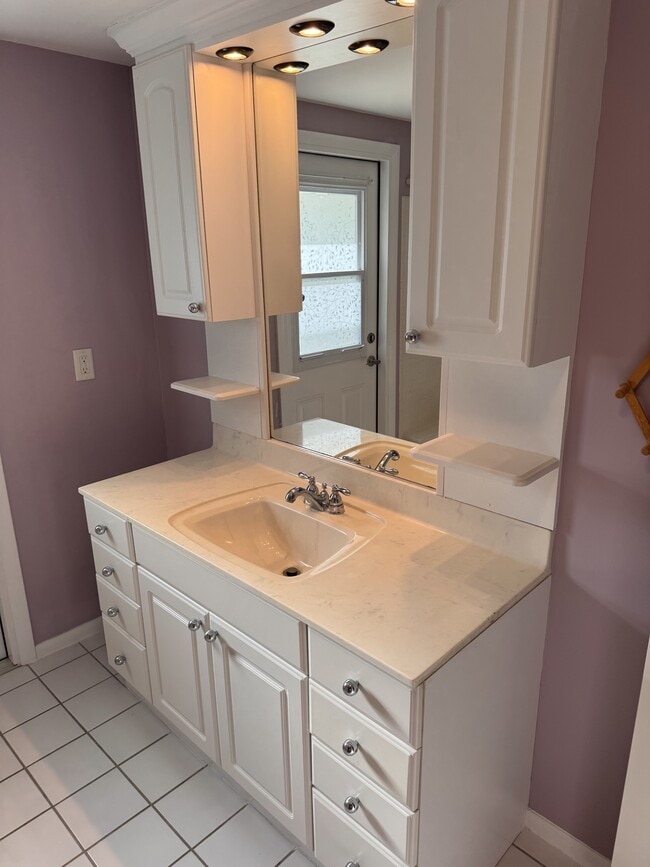 Building Photo - 6815 Anchor Way