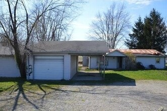 Building Photo - FARMINGTON - Ranch home on 1+ acre with Ga...