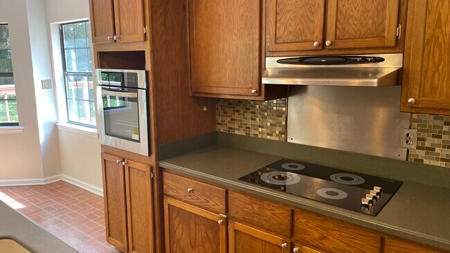 Building Photo - 130 Briarwood Ln