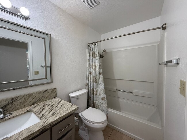 Building Photo - Get $400 Off Your 1st Month's Rent