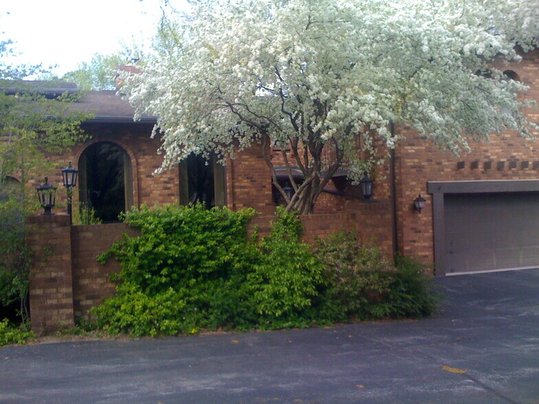 Primary Photo - 15220 Marilyn Dr