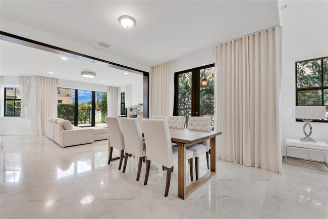 Building Photo - 10574 NW 70th Ln