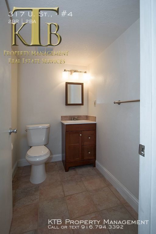 Building Photo - 2 Bedroom Downtown Townhome