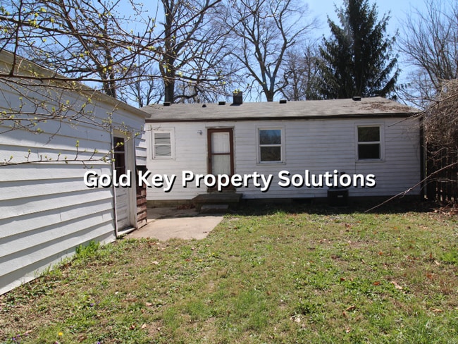 Building Photo - Eastside 3 BR 1 BA House with Garage and Central Air (SECTION 8 APPROVED)