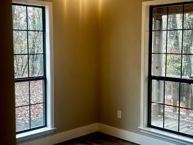 Building Photo - 95 Oakwood Dr