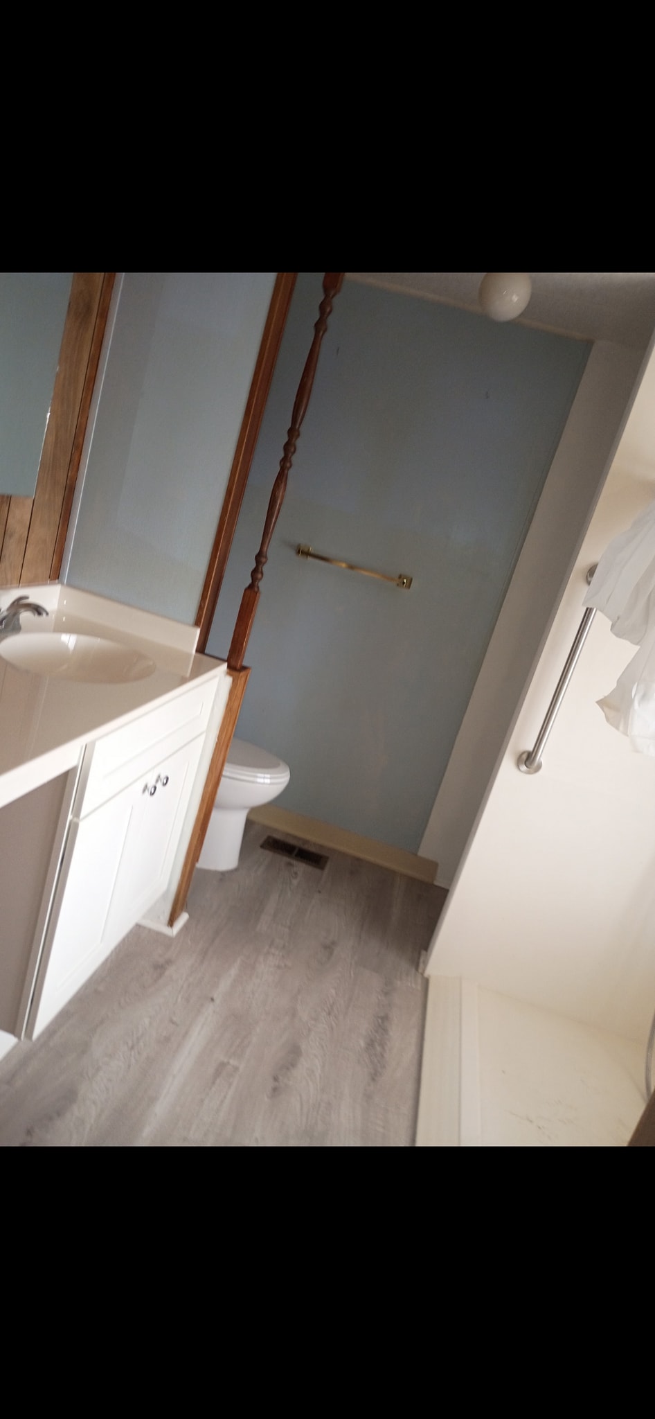 1st Bathroom - 203 Shoshone Ln