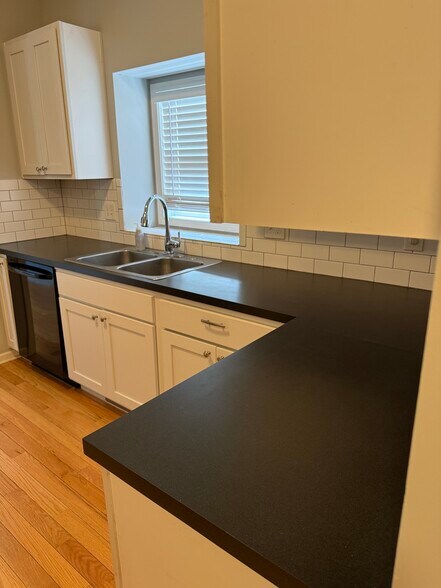 Building Photo - 733 Fir St