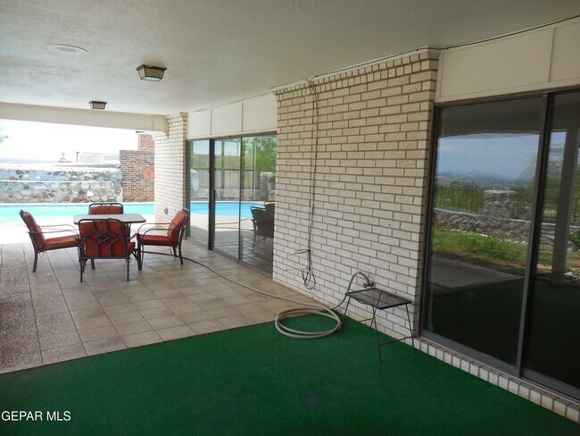 Building Photo - 3241 Point Ct