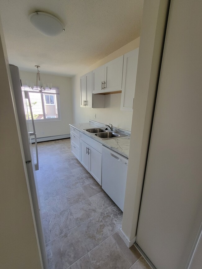 Building Photo - White Oaks Apartments