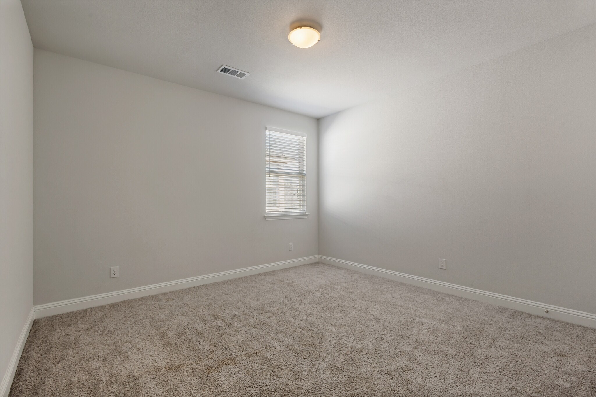 Building Photo - 724 Amenduni Ln