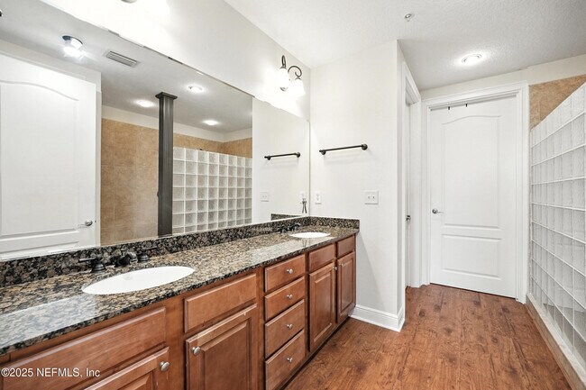 Building Photo - 4300 S Beach Pkwy