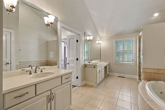 Building Photo - 2023 Galbraith Dr