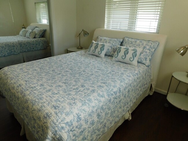 Building Photo - 2360 NE 15th Terrace