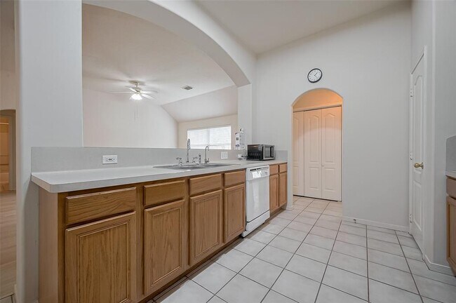 Building Photo - 4811 Tracemeadow Dr