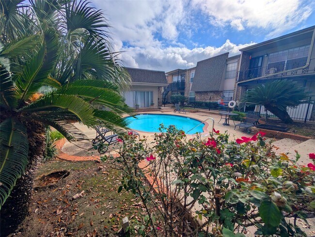 Building Photo - 5550 N Braeswood Blvd