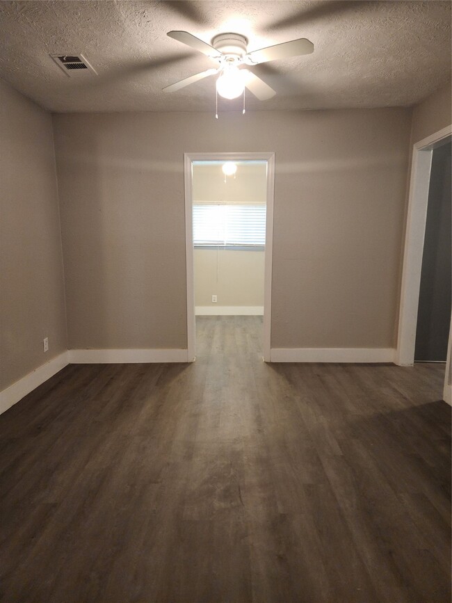 Building Photo - 4526 Kingsbury St