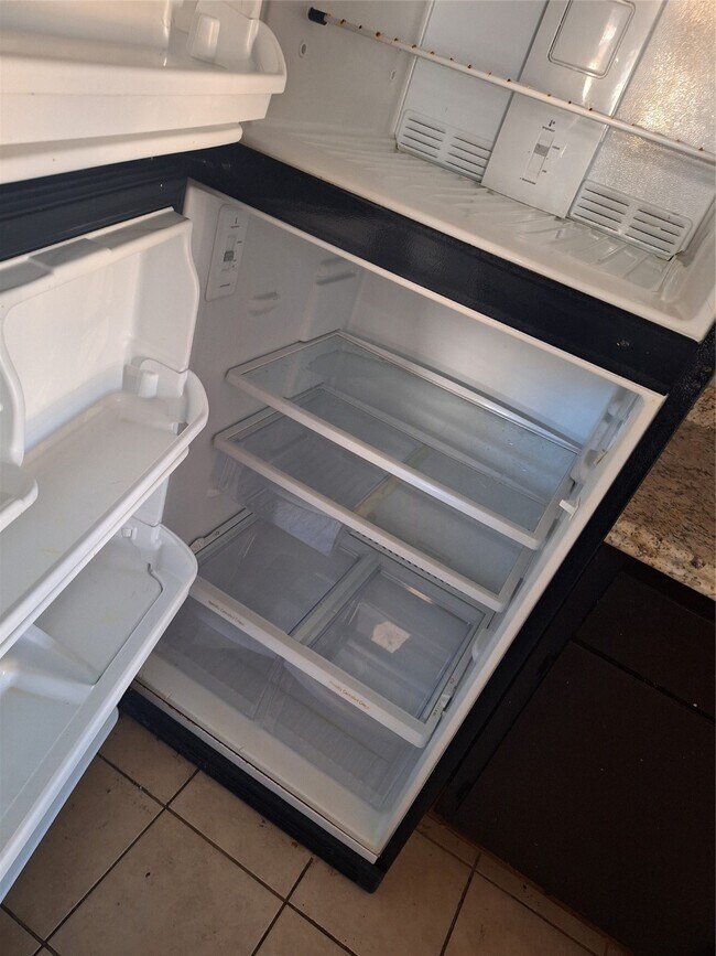 Building Photo - 260 El Dorado Blvd