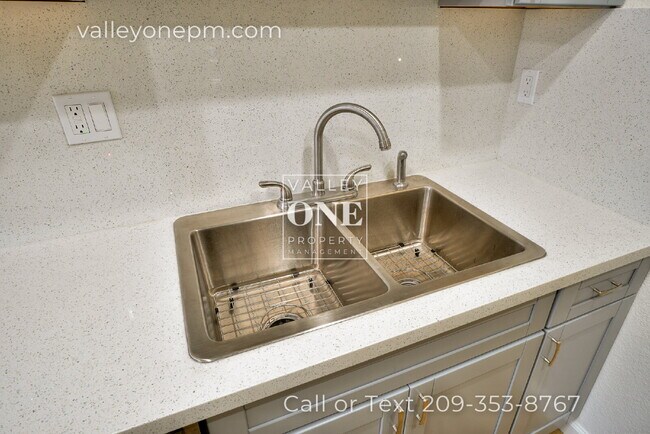 Building Photo - Totally Remodeled Home in Turlock: It's No...