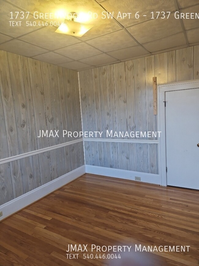 Building Photo - This property has a no security deposit op...