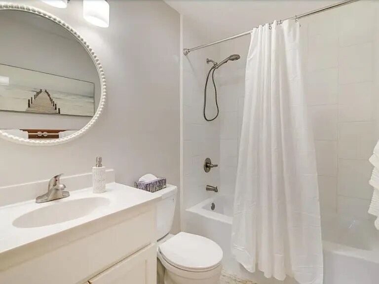 Building Photo - 1625 Front St