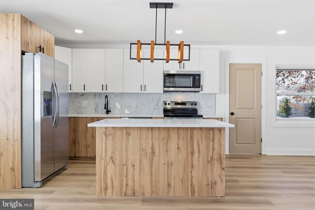 Building Photo - 68 Daffodil Ln