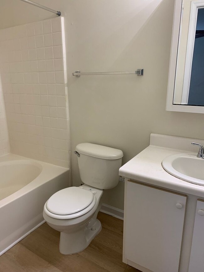 Building Photo - All new laminate flooring~3 bedroom 2 bath...