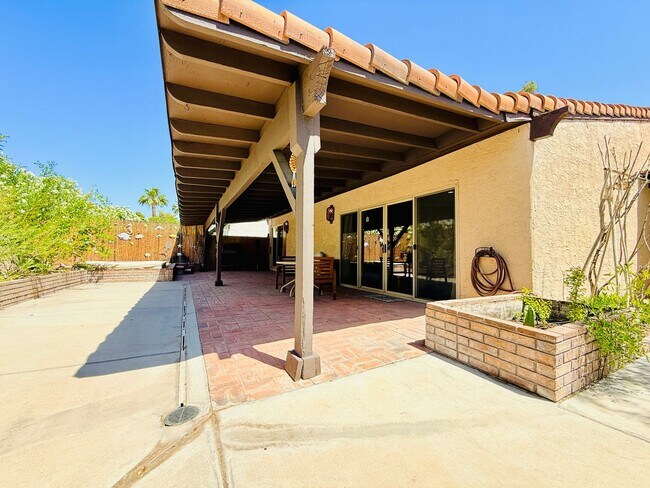 Building Photo - Available August 1st! Beautiful fully furnished single-story home located in the prestigious Span...