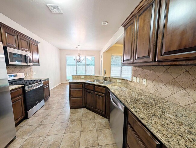 Building Photo - Three Bedroom Plus Study in Edmond