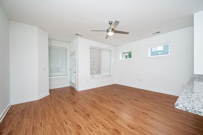 Building Photo - Modern 2 Bedroom Apartment In Manchester D...