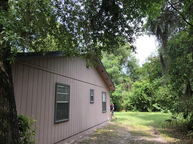 Building Photo - 115 SW 24th Ave