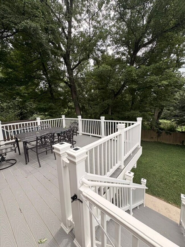 Building Photo - 9714 Admiralty Dr