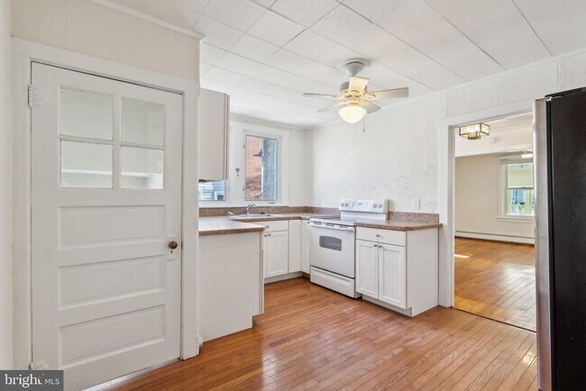 Building Photo - 1116 Maple St