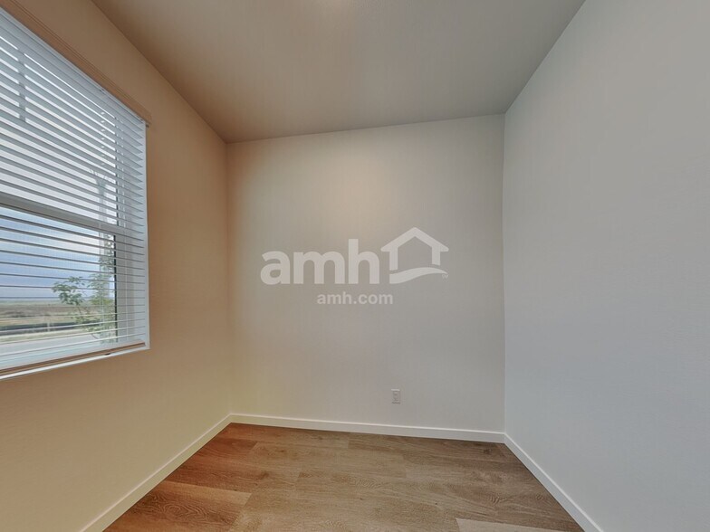 Building Photo - 330 N Addison Way