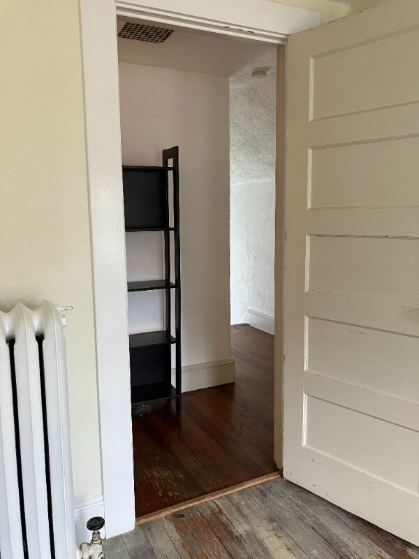 Building Photo - 55 Quaker Ln N