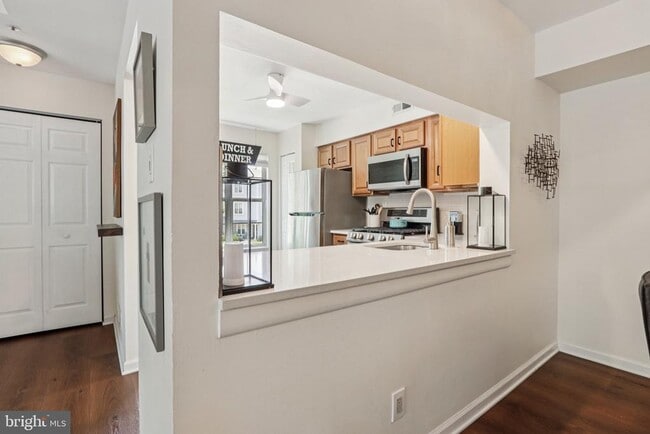 Building Photo - 2706 Wimbledon Way