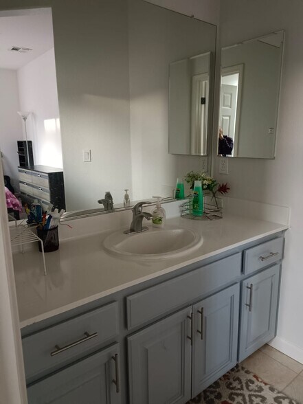 Building Photo - 135 Parc Place Dr