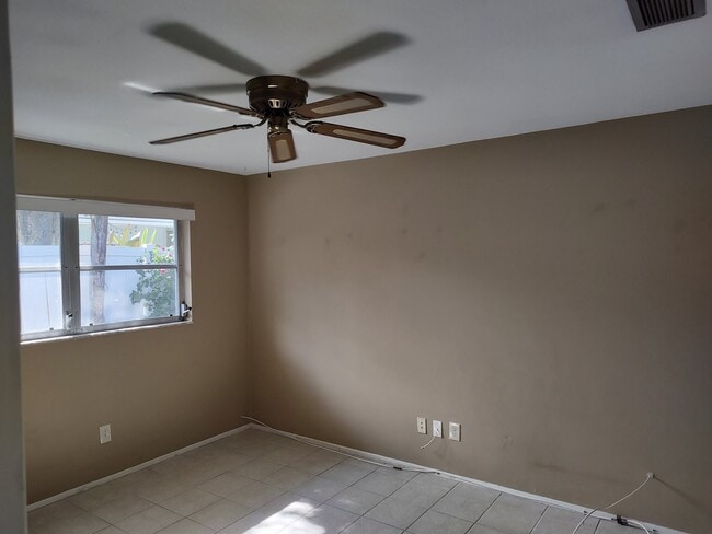 Building Photo - 489 Jewel Ct