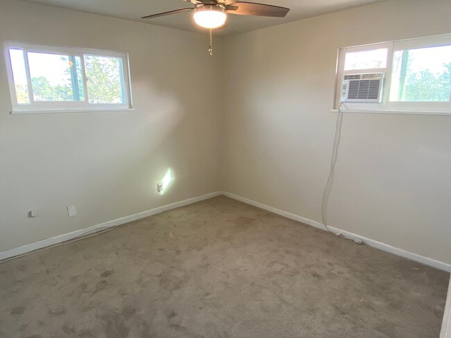 Building Photo - Top Floor 2-Bedroom Duplex in Fletcher Hills