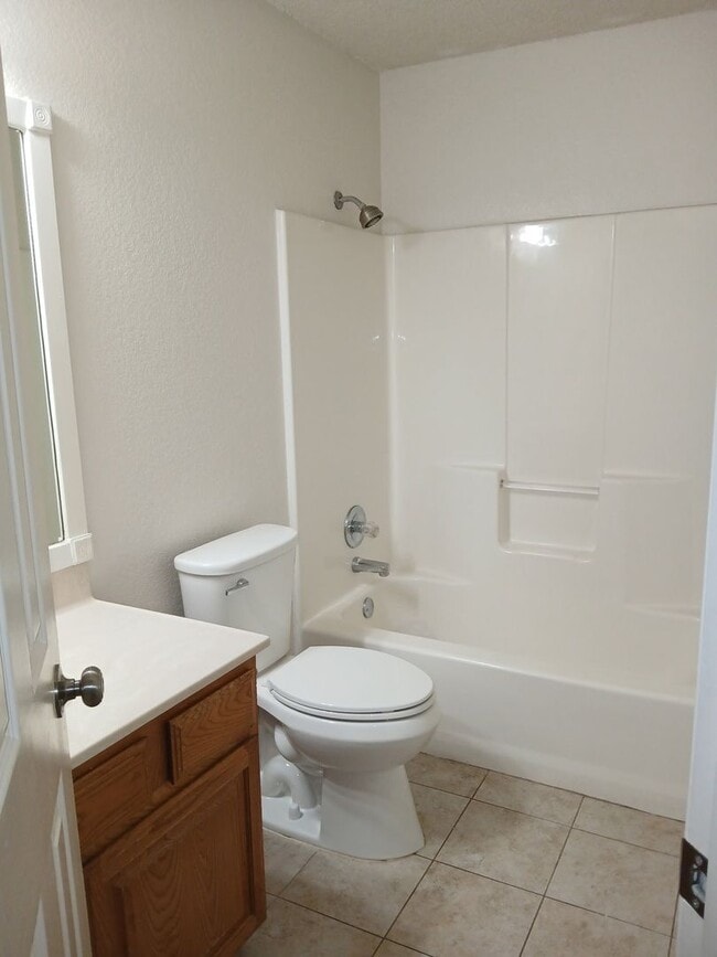 Building Photo - 3 bedroom single-family in Burleson ISD