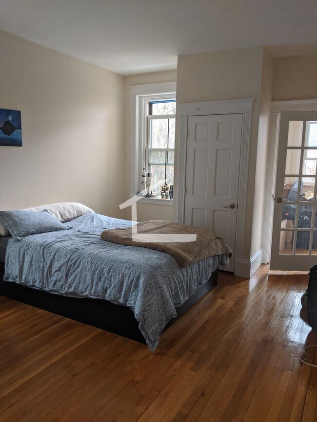 Building Photo - Nice 2 bed with office