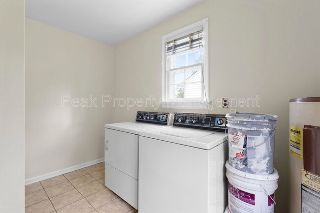 Building Photo - 4830 Kinloch Ln