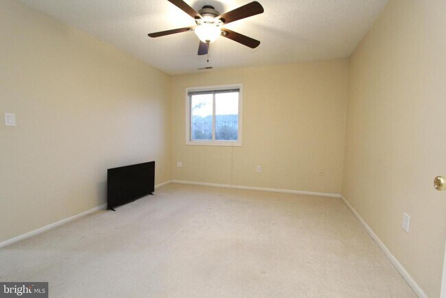 Building Photo - 5220 Ravens Crest Dr